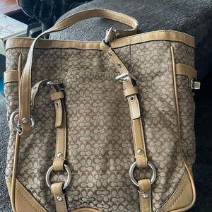 Vintage medium Coach tote bag!